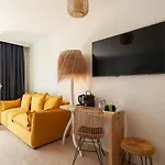 La Piscine Hotel