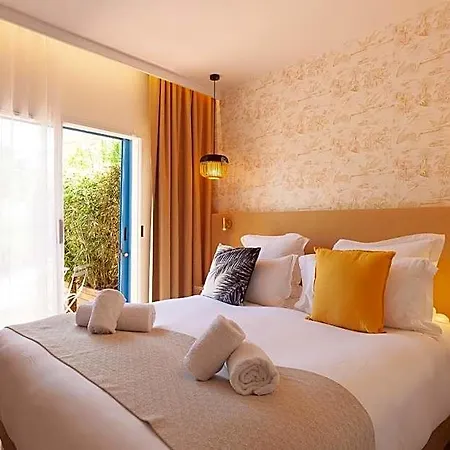 Hotell La Piscine Le Lavandou