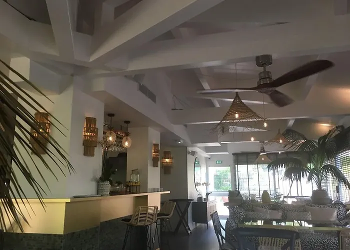 ホテル La Piscine 4*