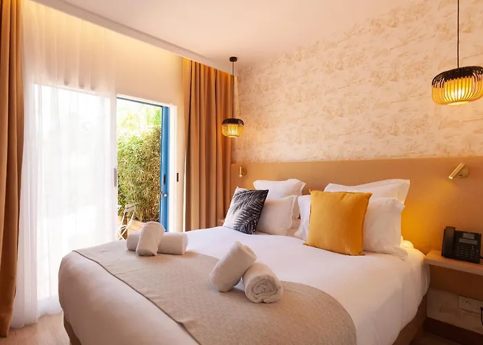 La Piscine 4* Le Lavandou