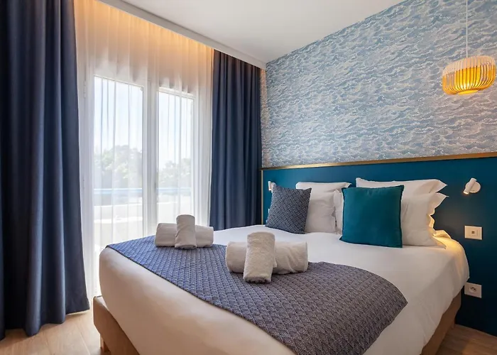 Ξενοδοχείο La Piscine 4*