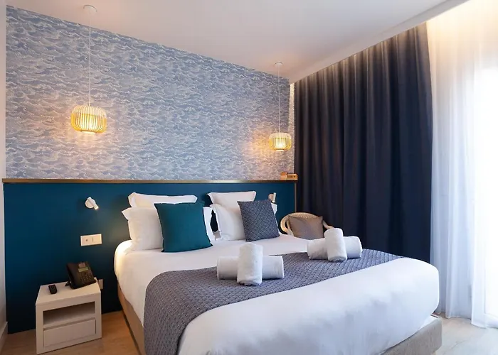 La Piscine 4*