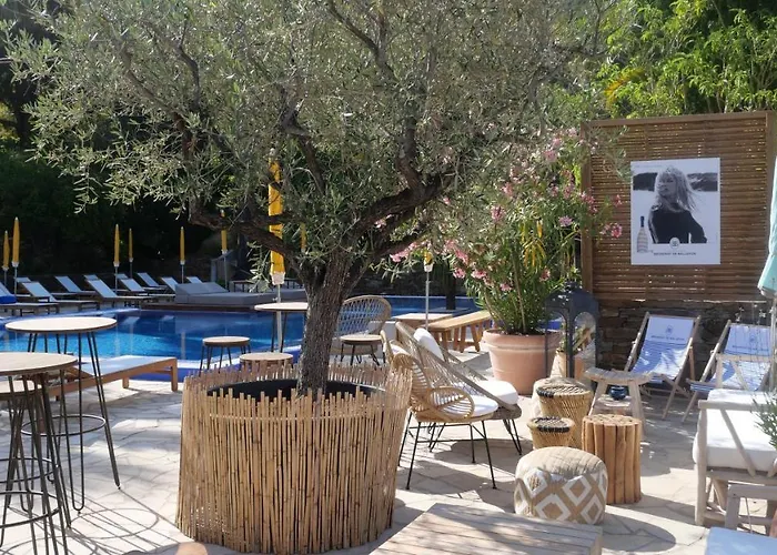 Ξενοδοχείο La Piscine 4*