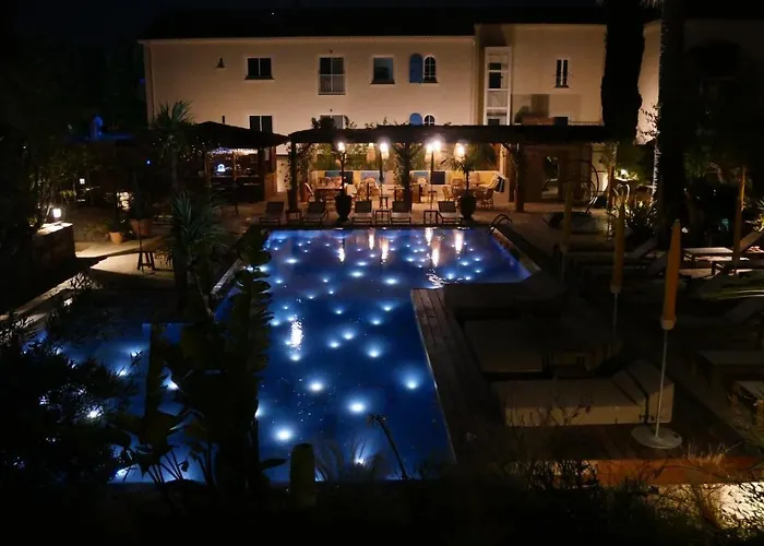 Ξενοδοχείο La Piscine 4*